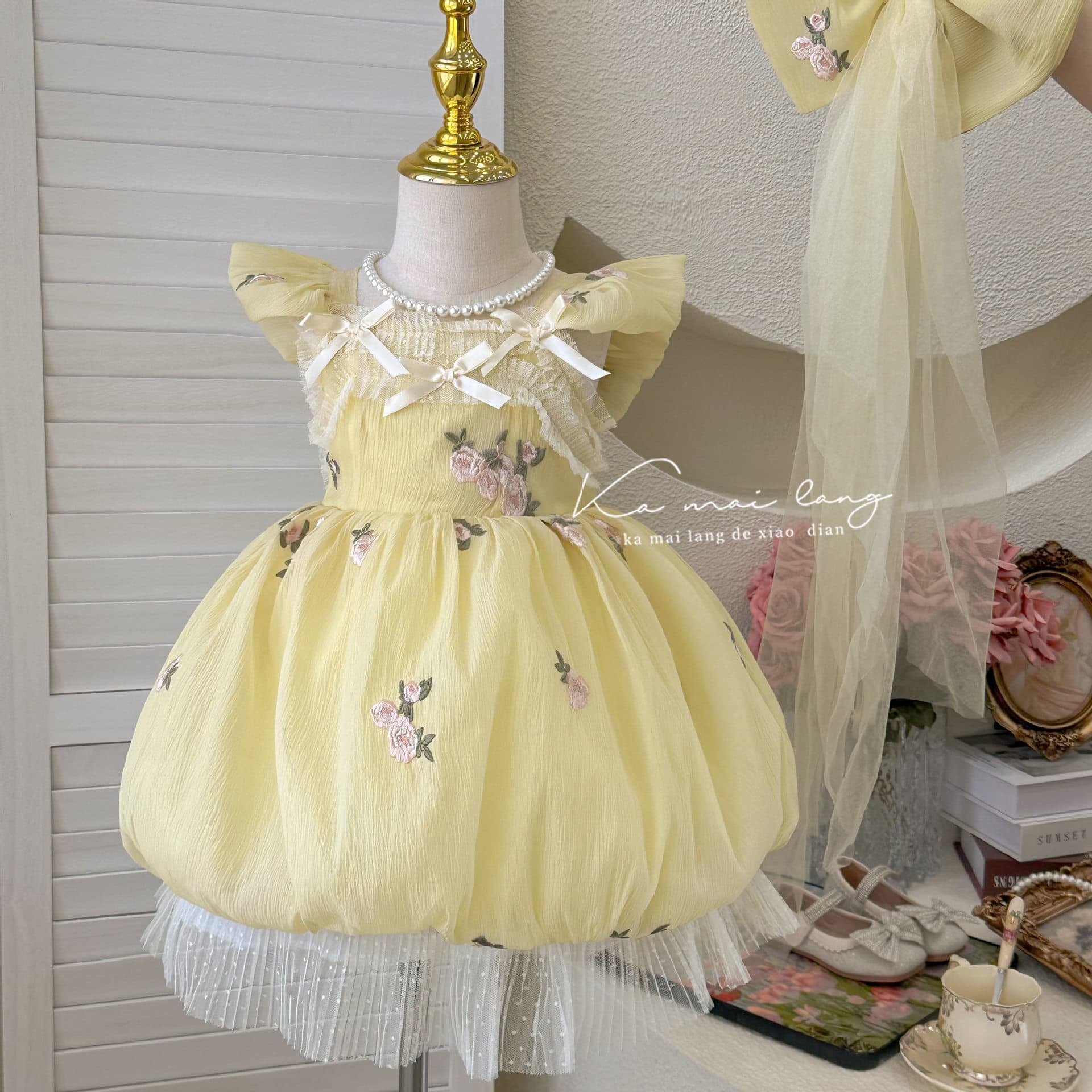 2026 Xia Xinxin Girls Summer Flowers Embroidered Buds Bows Fashionable Baby Girl Casual Princess Dress in Stock