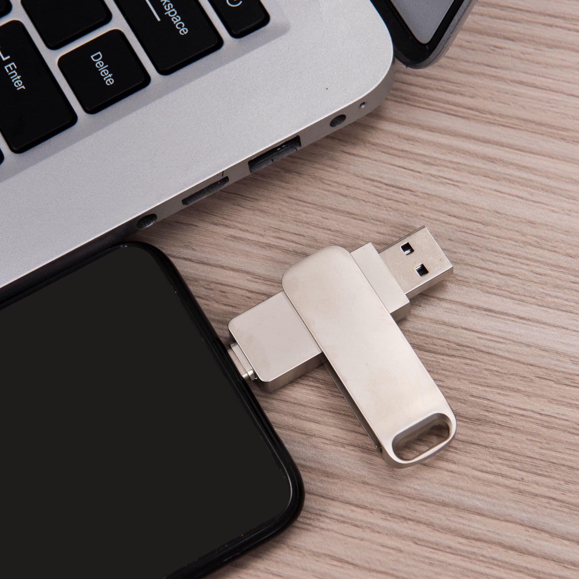 Wholesale 8G Metal Rotating USB Drive with Engraving, High-Speed Gift USB 16G Dual-Use for Computer, 32G with Logo Printing