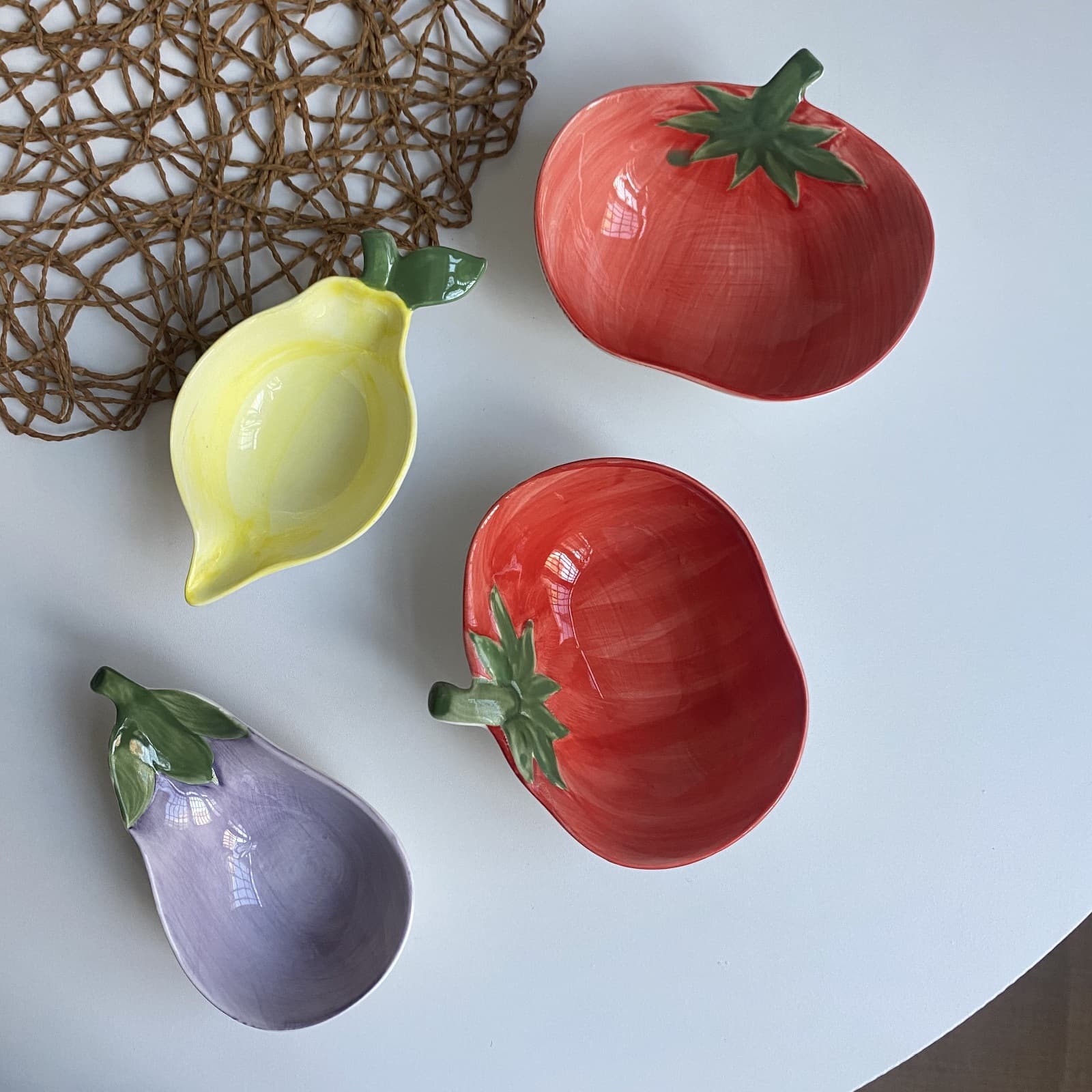 Export Surplus High-Quality Hand-Painted Ceramic Fruit Bowls, Underglaze Colored Tomato Dessert Bowls, Ice Cream Bowls, Cute Plates
