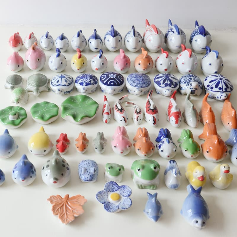 Jingdezhen ceramic floating goldfish turtle little yellow duck frog tea pet small animal sculpture fish tank exquisite decoration