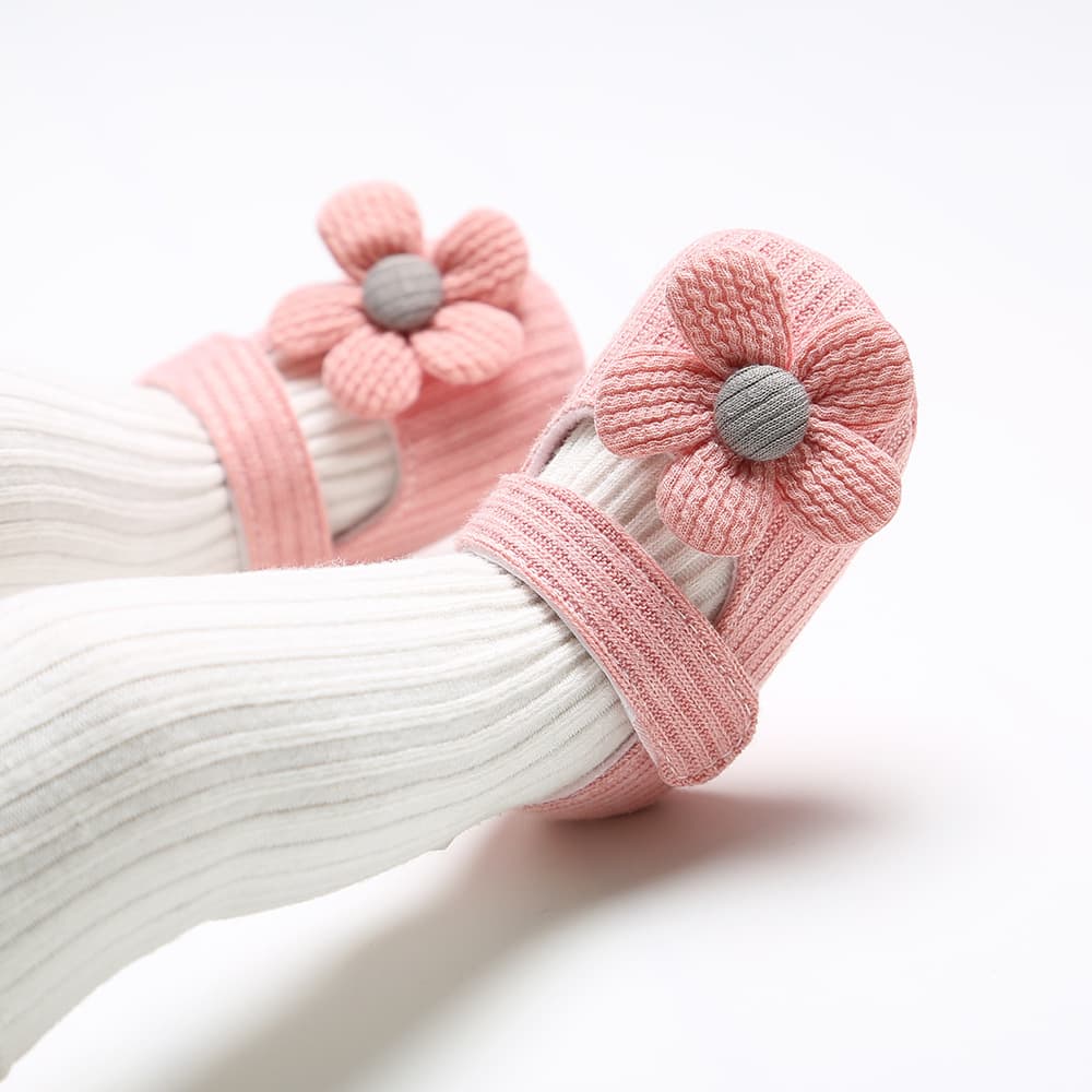 Girl's baby shoes spring/autumn style with flower princess design, soft-soled walking shoes for 0-6-12 months, anti-slip girls' shoes