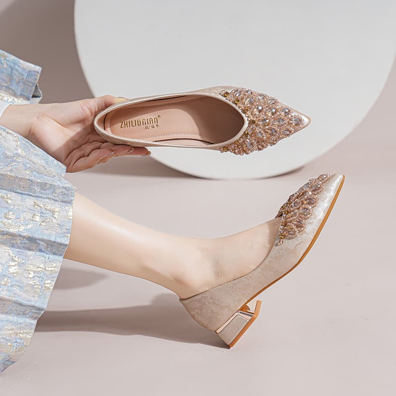 666-A2 Chinese Style 2024 New Trendy Pointed Toe Chunky Heel Mid Heel Handmade Beaded Women's Shoes Fashion Versatile Women's Shoes