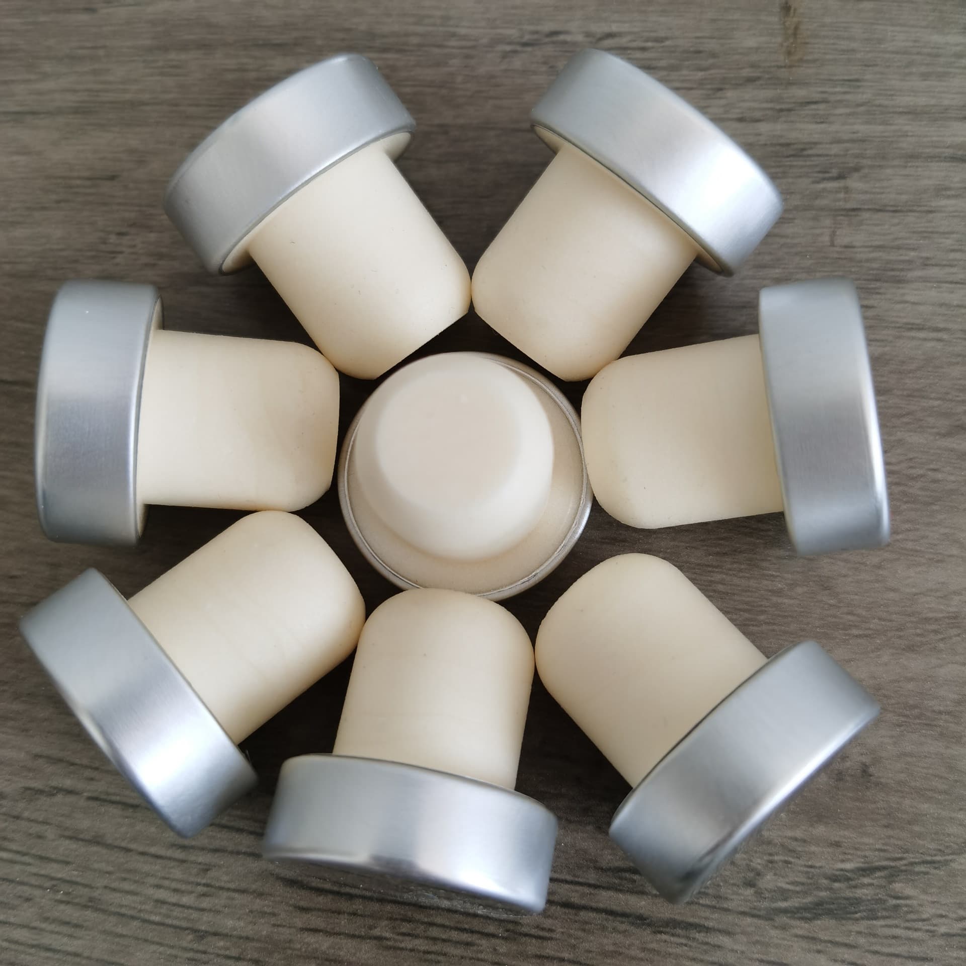 Manufacturer wholesale wine bottle stoppers, red wine bottle stoppers, polymer caps, beech wood, polymer red wine bottle stoppers