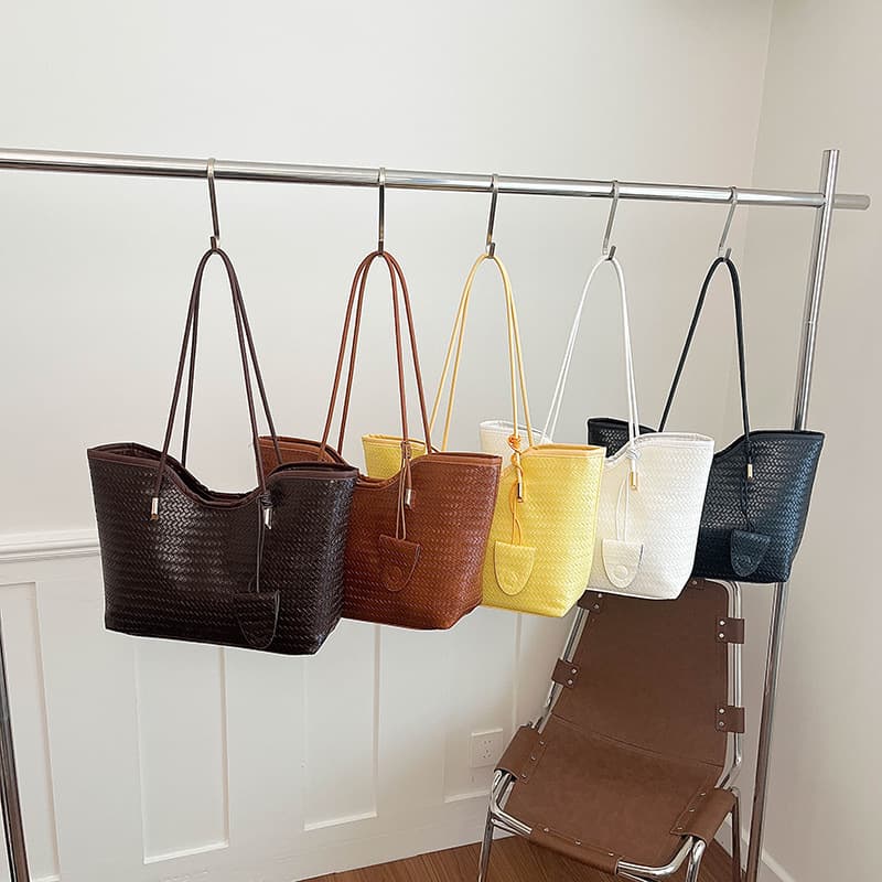 Woven Pattern Tote Bag Women's Large Capacity Shoulder Bag Fashion Commuting Handbag 2026 Summer New Versatile Bag