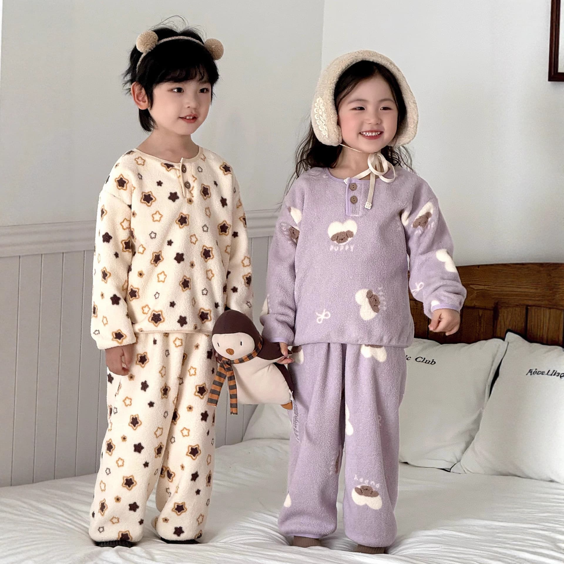 2025 New Children's Snow Velvet Autumn and Winter Pajamas Set for Boys and Girls, Thickened Velvet, Cute Cartoon Printed Home Clothes