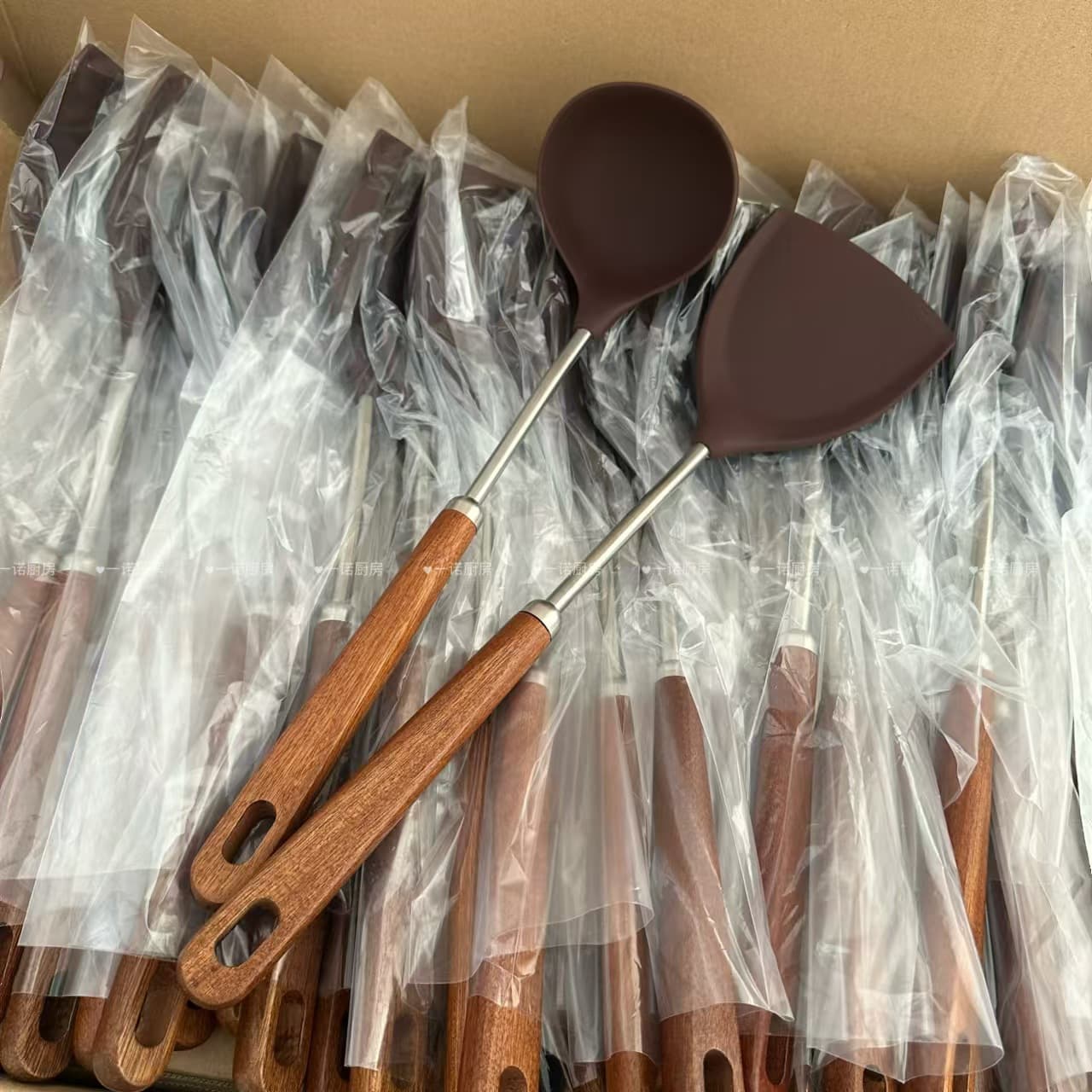 Yinuo Kitchen 304 Stainless Steel Silicone Rosewood Cookware Non-Stick Frying Spatula Spoon Set Kitchen Essential