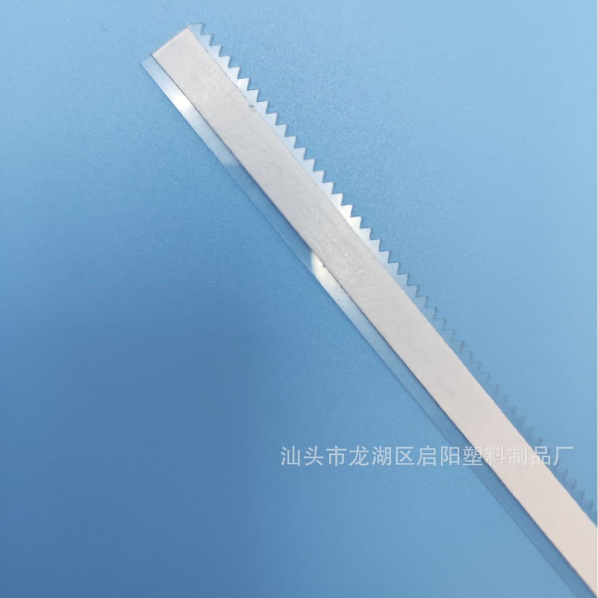 Double-sided tape, plastic PET, single-sided serrated, cling film box saw blade, cling film cutting strip, manufacturer direct sales.