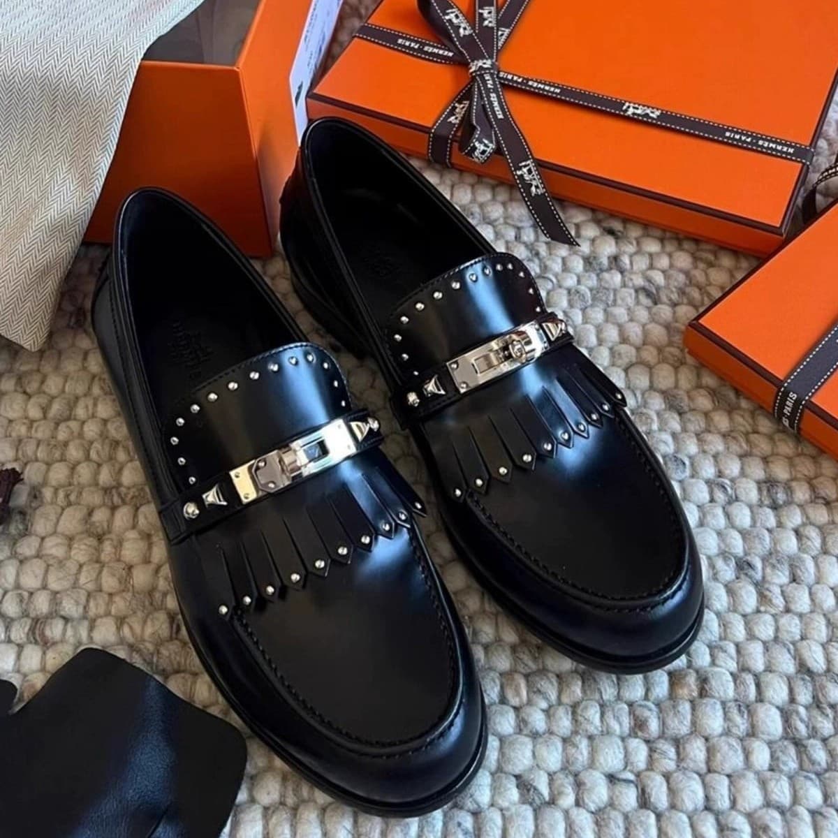 Vintage Rivet Tassel Gold Buckle Loafers Slip-On Metal Buckle Versatile Chunky Heel British Style Flat Leather Shoes