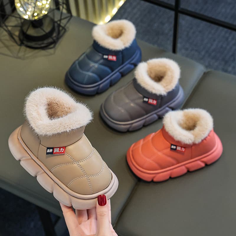 Winter waterproof cotton slippers for boys and girls, featuring a non-slip, soft leather sole, and warm material. Suitable for both adults and children.