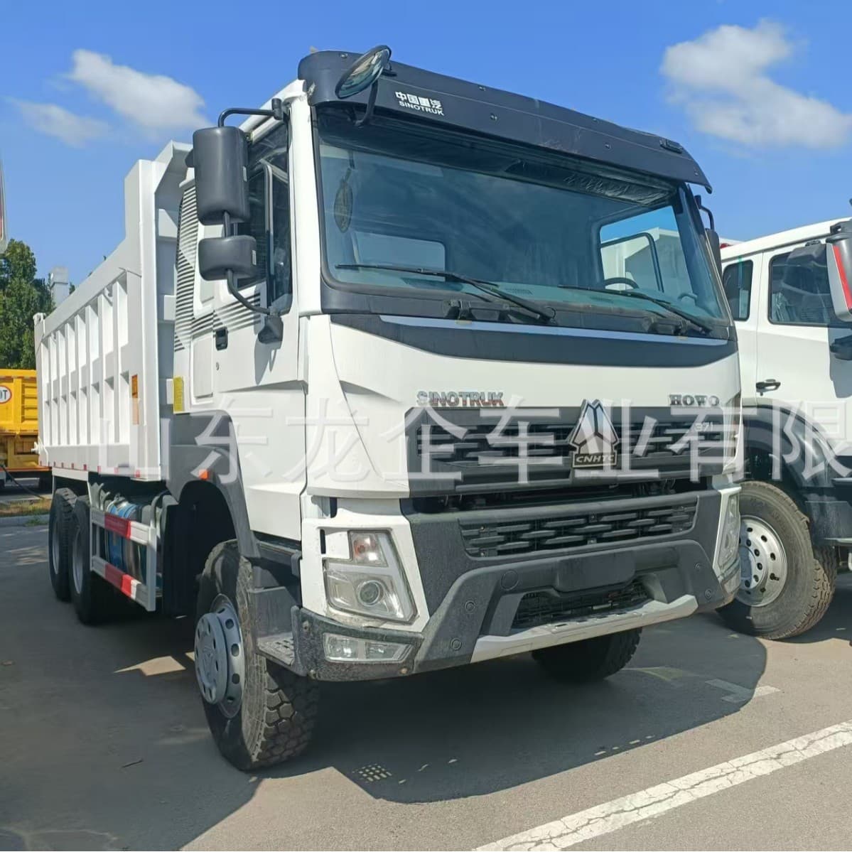 Export Sinotruk HOWO V7-X dump truck 430 horsepower front four rear eight mining muck transport trailer
