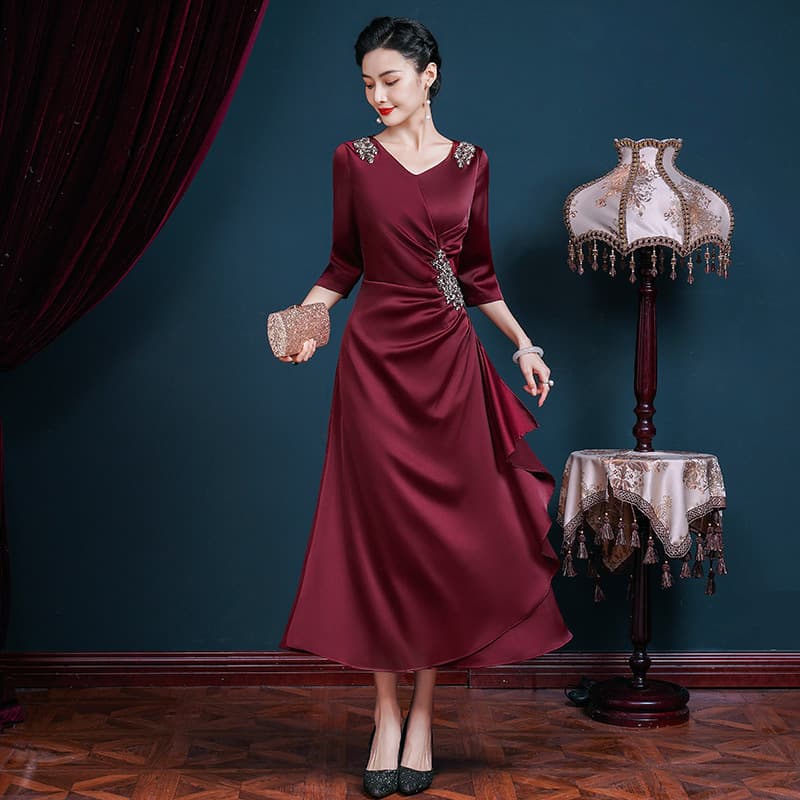 Evening gown, purplish-red, for middle-aged mothers, wedding dress, plus size, mid-length, V-neck, elegant and slimming.
