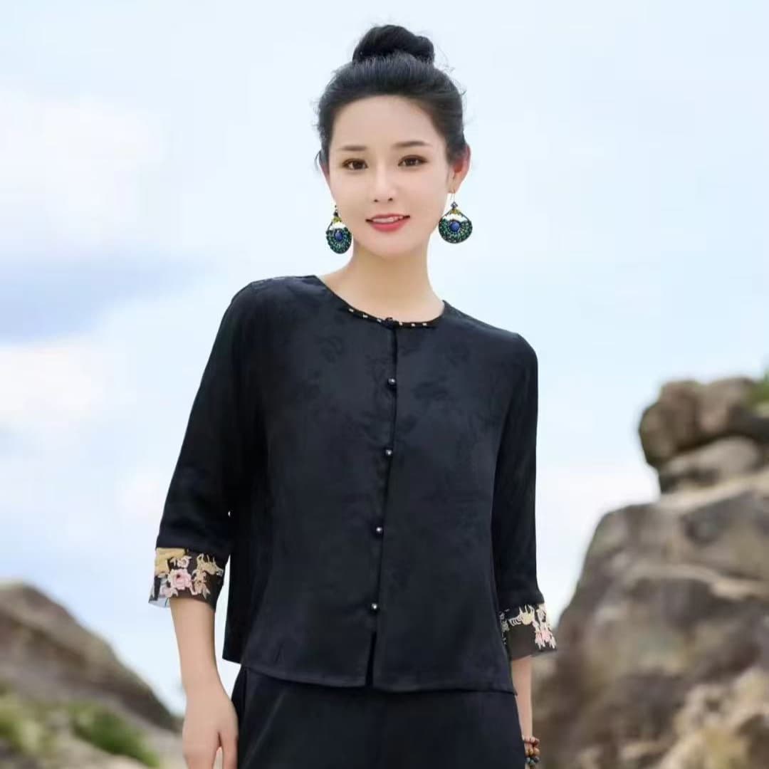 New Chinese style women's embroidered shirt jacquard round neck retro buttoned three-quarter sleeve black versatile cardigan outer top