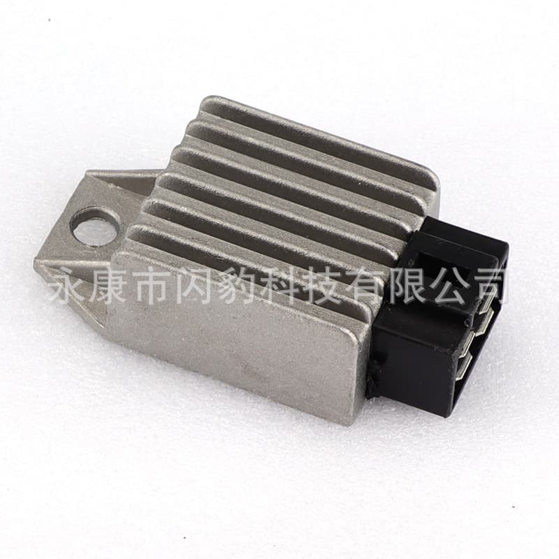 Motorcycle Half-Wave Voltage Regulator for GY6 50cc 125cc 150cc 4-Pin 12V Voltage Regulator