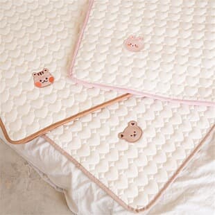 CPC quilted embroidered diaper changing pad with cute bear and rabbit embroidery, waterproof baby seat and diaper changing mat