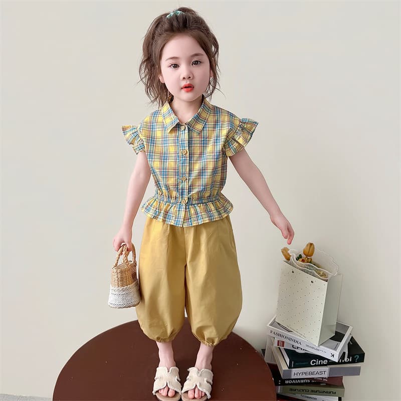 Girls' Fashionable Summer Set 2026 New Style Baby Girl Plaid Flutter Sleeve Summer Outfit Children's Trendy Two-Piece Set