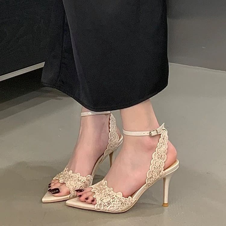 Beautiful and Sexy Lace-Trimmed Peep-Toe Sandals for Women, 2026 Summer New Style, Single Strap, Elegant Thin-Heeled High Heels