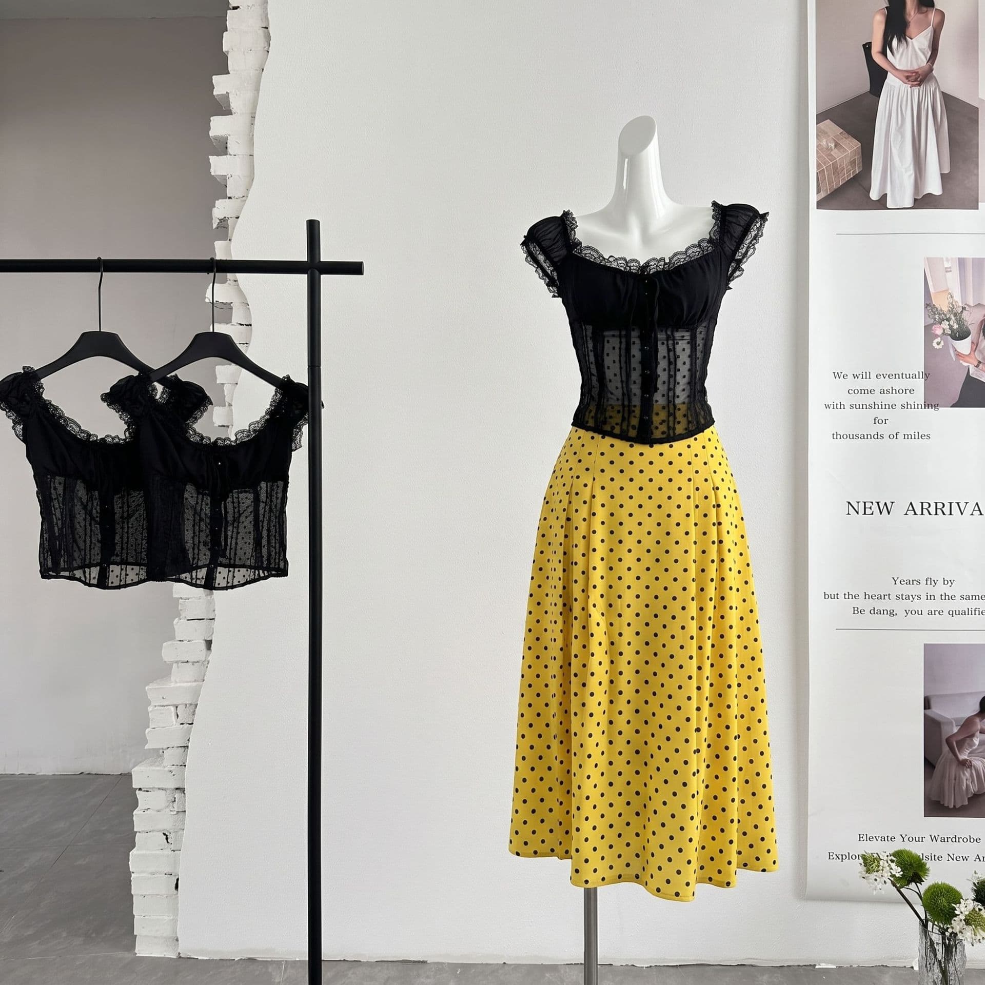 Xinxing Pure Desire Polka Dot Deep Round Neck Backless Camisole Top for Women Spring Summer Chiffon Lace Boned Waist-Cinching Blouse