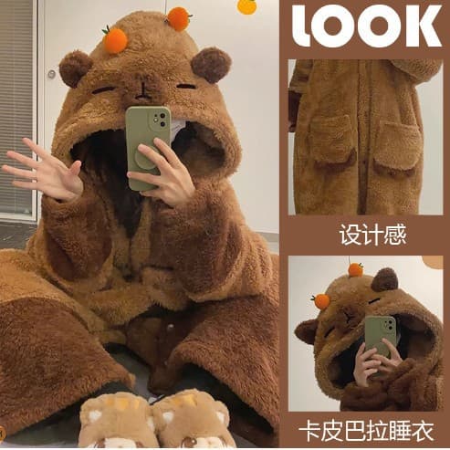 Strawberry Cinnamon Dog Big-Eyed Capybara Coral Fleece Pajamas Winter Nightgown Long Style Women's Cute Style