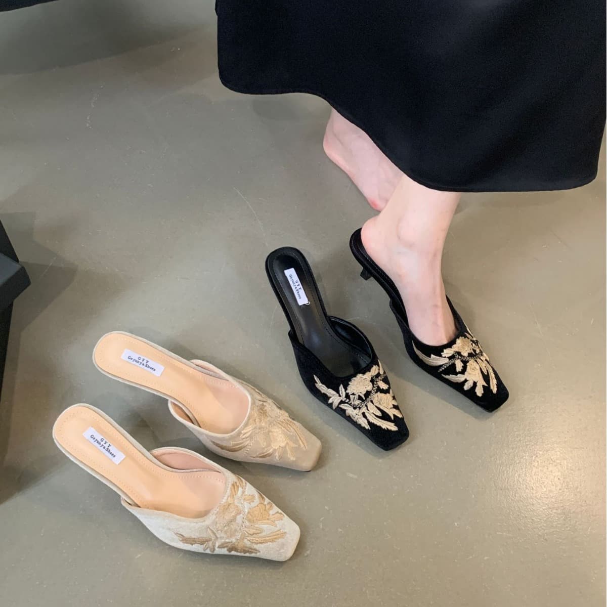 New Chinese Embroidery Mule Women's Shoes 2024 New Arrival Embroidered Flower Retro Mule Fashion Square Toe High Heel Sandals