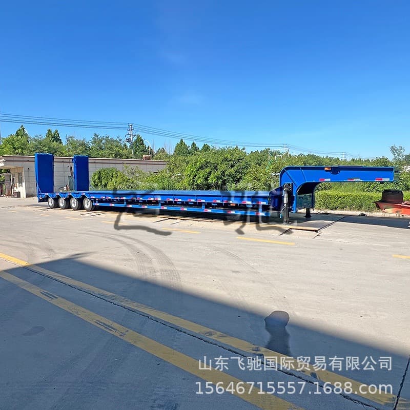 Cross-Border Sale of Dump Trailer, Low-Profile Transport Semi-Trailer, Two-Section Hydraulic Ramp, Excavator Carrier Semi-Trailer