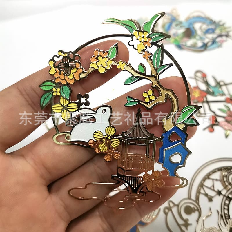 Manufacturer offers preferential UV color printing, inkjet printing, engraving, printing, metal stationery, refrigerator magnets, bookmarks, and color printing services.