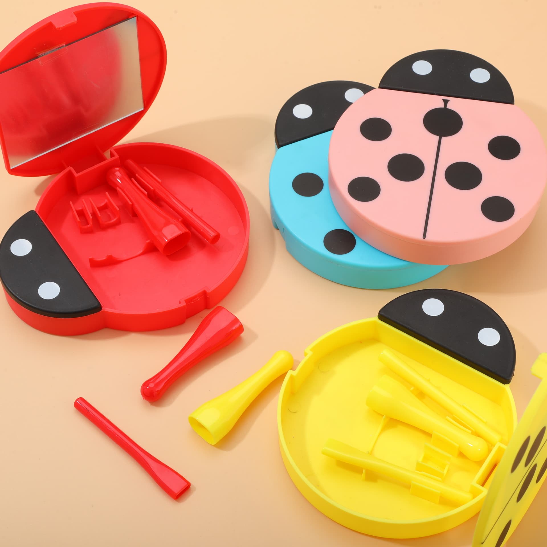 New Multi-functional Makeup Brush Plastic Handle Portable Ladybug Mirror Box Four-piece Brush Set Plastic Handle