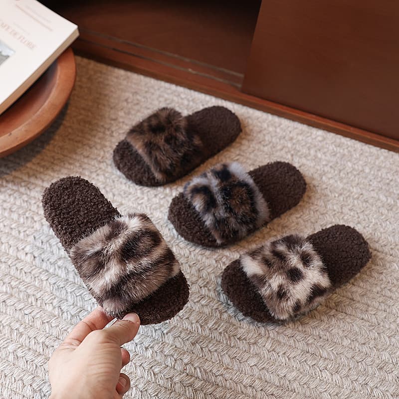 2025 new cross-border children's leopard print fur slippers for home non-slip thick bottom girls baby cotton slippers for women
