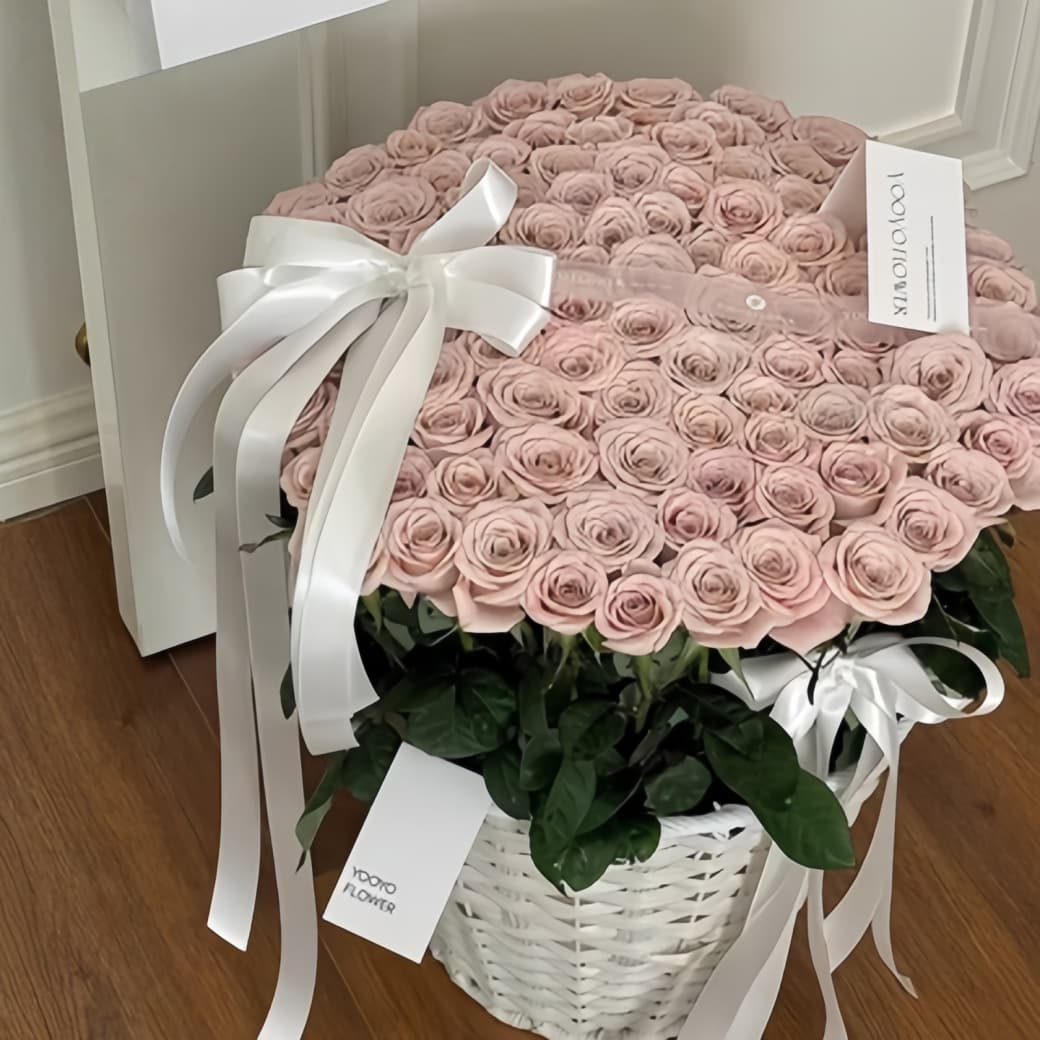 The new Chinese Valentine's Day hot style imitation rattan woven extra large hug bucket to give your girlfriend a flower basket Korean style hug bucket factory direct sale
