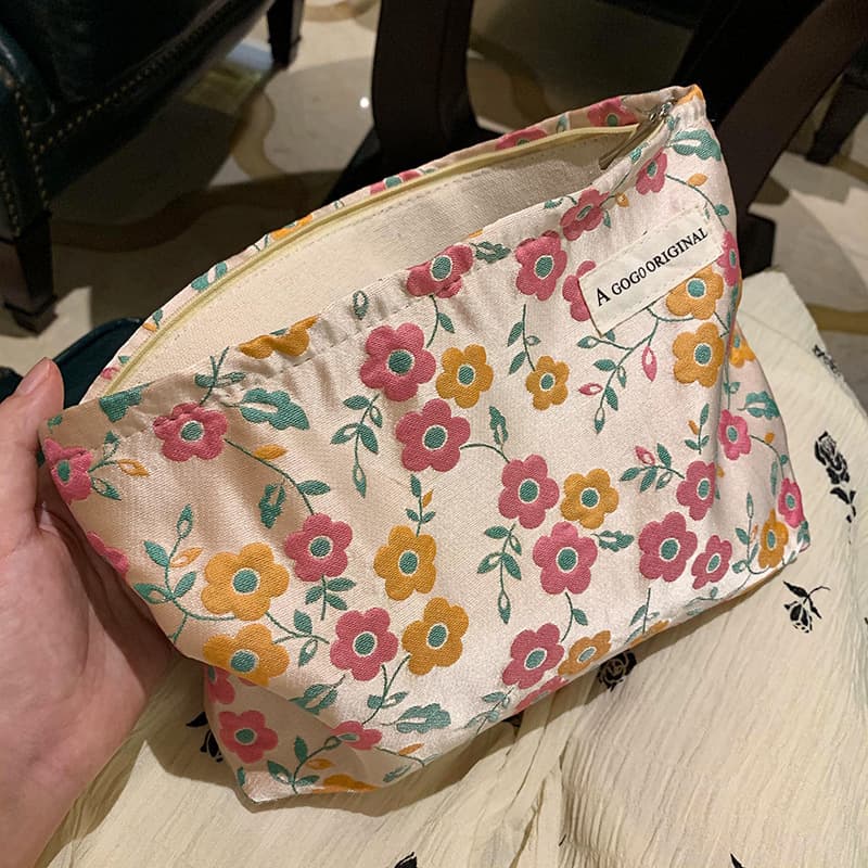 Large Capacity Embroidered Flower Makeup Bag Portable Wash Bag Artistic Print Storage Bag for Daily Use Unisex Polyester