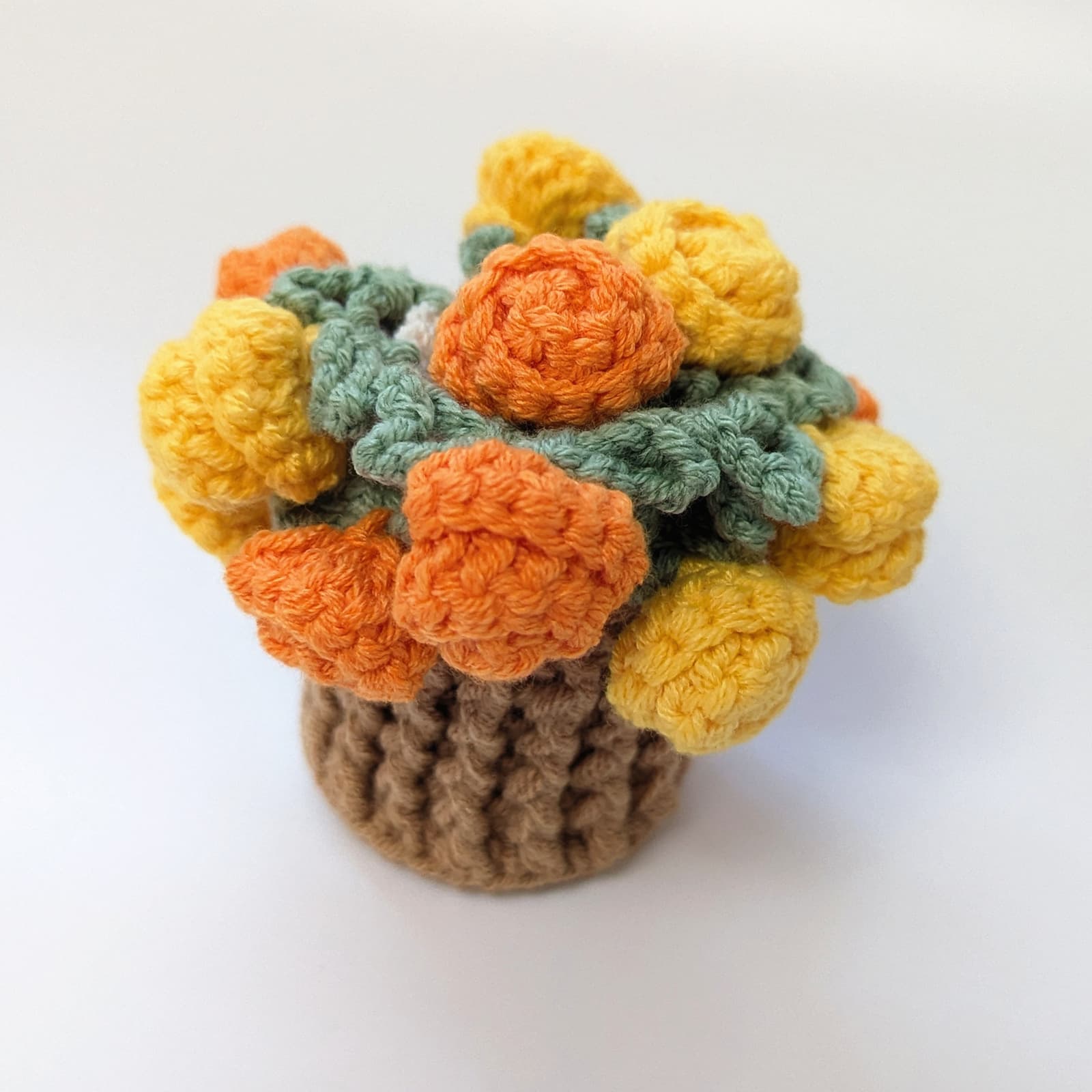 Finished hand-crocheted rose coasters, small bouquets, office wool knitted hand-made simulated flower baskets
