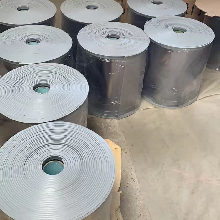 Wholesale and custom magnetic door curtains, roll-to-roll semi-finished transparent PVC soft door curtains, crystal board for cold protection, heat insulation and heat preservation.