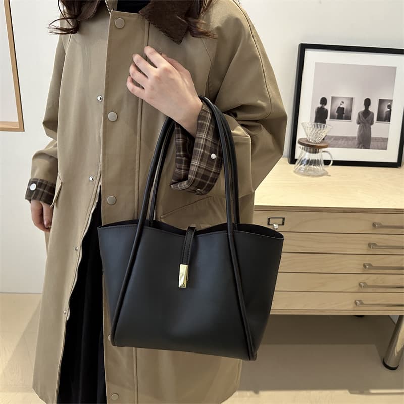 European and American Fashion Minimalist Retro 2025 New Lock Buckle Trendy Early Spring Large Capacity Commute Underarm Tote Shoulder Bag for Women