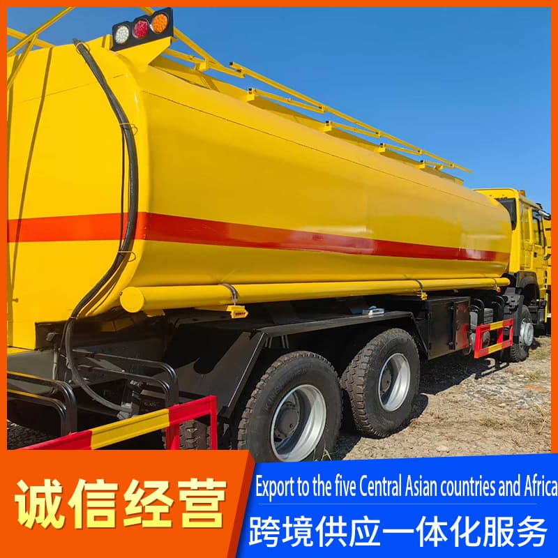 Overseas sales: Sinotruk HOWO 6x4 oil tankers with 20-cubic meter tanks, 371 horsepower export models, 10-wheel liquid tankers