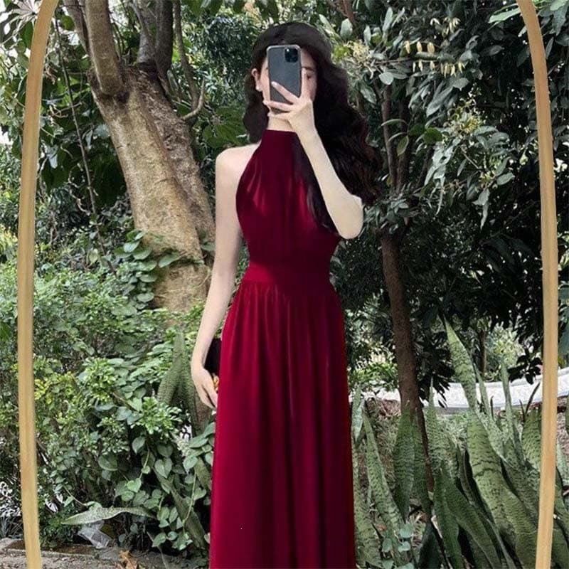 High-end black halter neck sleeveless dress for women summer new French style slit waist long skirt