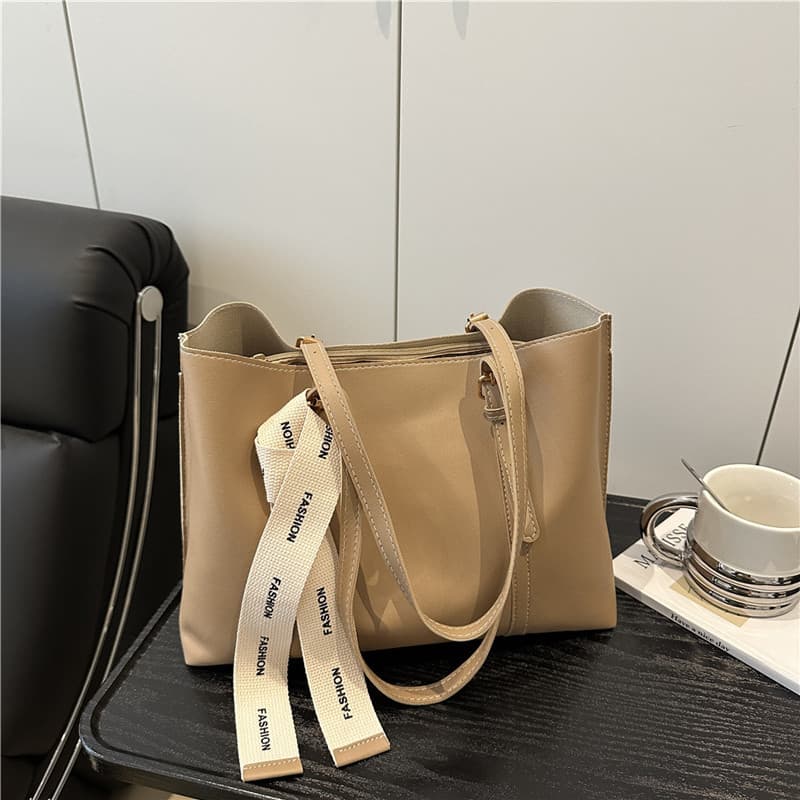 Summer Retro New Large Capacity Women's 2025 New Fashion Casual Solid Color Commuting Single Shoulder Armpit Tote Bag