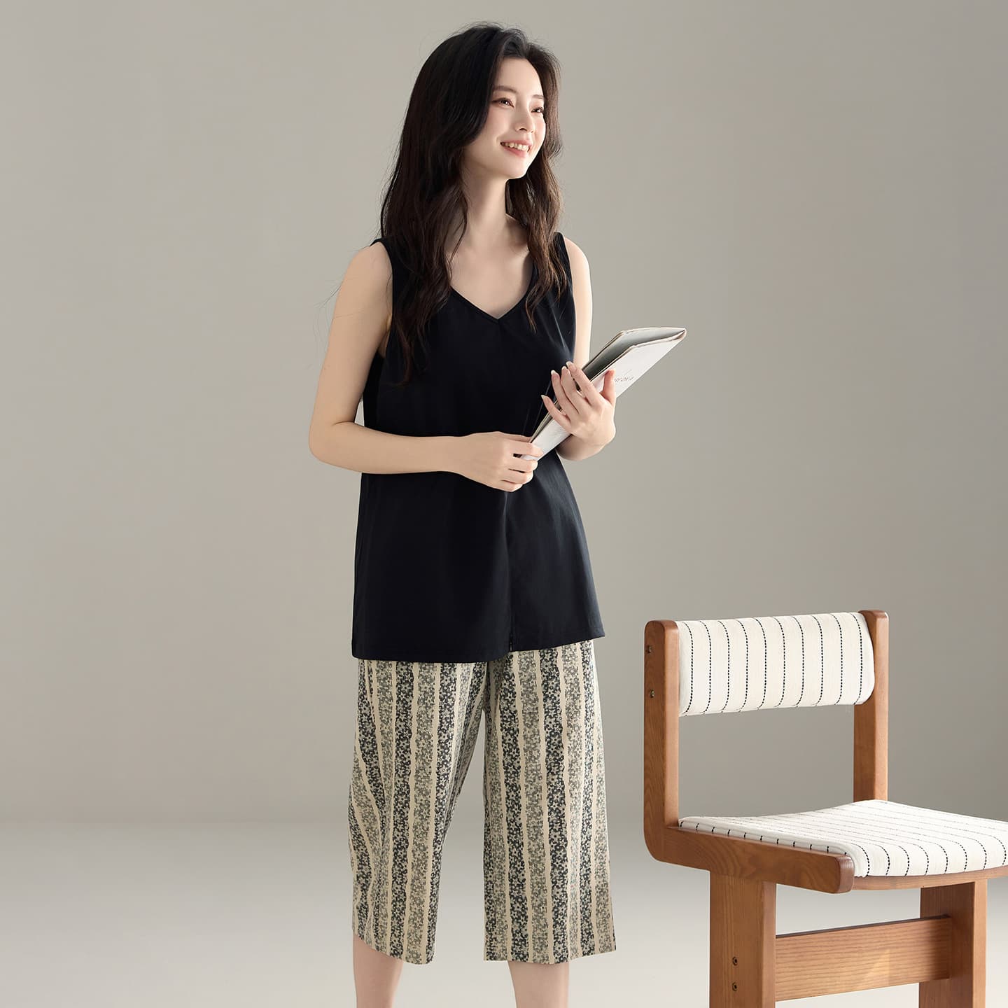 Korean-style Sleepwear Set for Women with Built-in Pads, Summer Camisole and 7/8 Pants, Wearable Outside, Loungewear Set