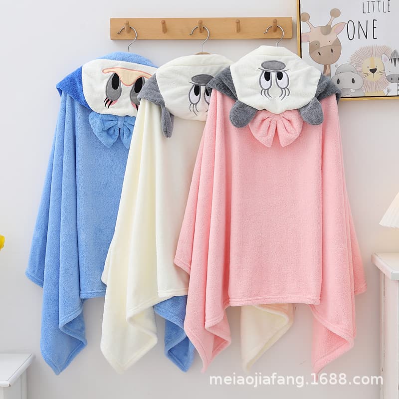 Wholesale children's coral fleece cloak bath towels, cartoon series, hooded, soft, absorbent, quick-dry cloaks in stock.