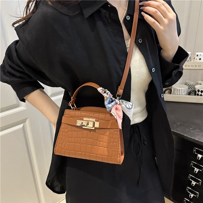 Simple Handbag Women 2026 Spring New Shoulder Crossbody Bag High Appearance Niche Stylish Commute Small Square Bag