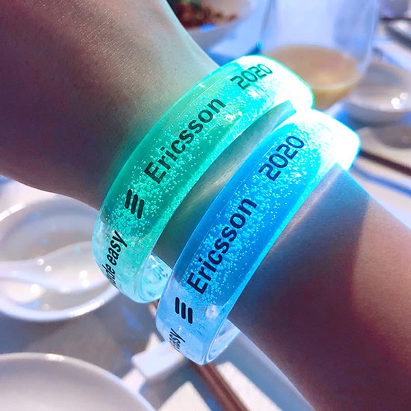 Concert glow sticks, LED flashing bracelets, fluorescent wristbands, night running rings, and custom night light accessories for dance bars.
