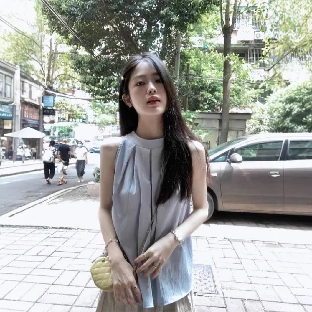 Korean Style Sleeveless Halter Vest Shirt for Women Fall 2025 New Blue Elegant Pleated Loose Top