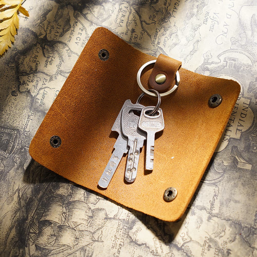 Men's Genuine Leather Key Case, Compact and Simple Key Holder Bag with Lock for Car and Home Keys, In Stock