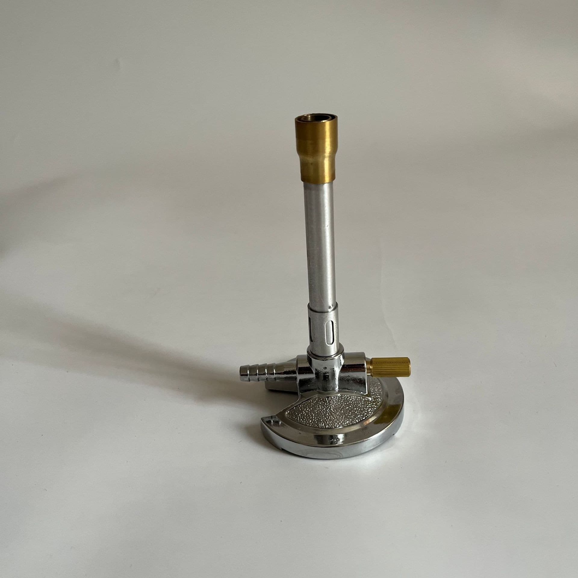 Manufacturer supplies export-type Bunsen burners for laboratory use, American-style natural gas burners with zinc alloy construction.