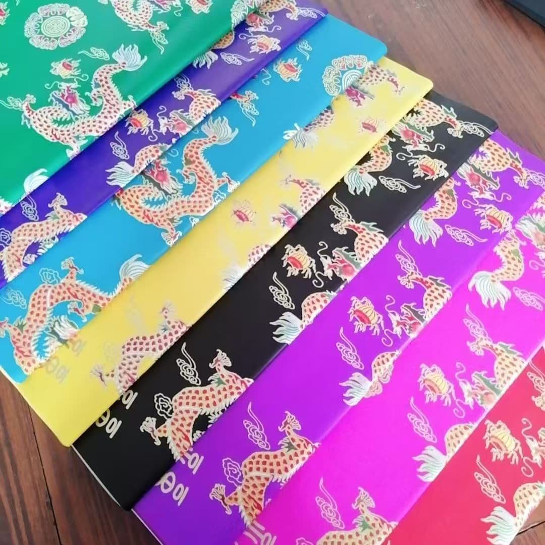 Colorful wax paper, winter clothing paper, five-color glossy paper, electric light paper, handmade clothing origami and paper cutting for the October 1st Winter Clothing Festival