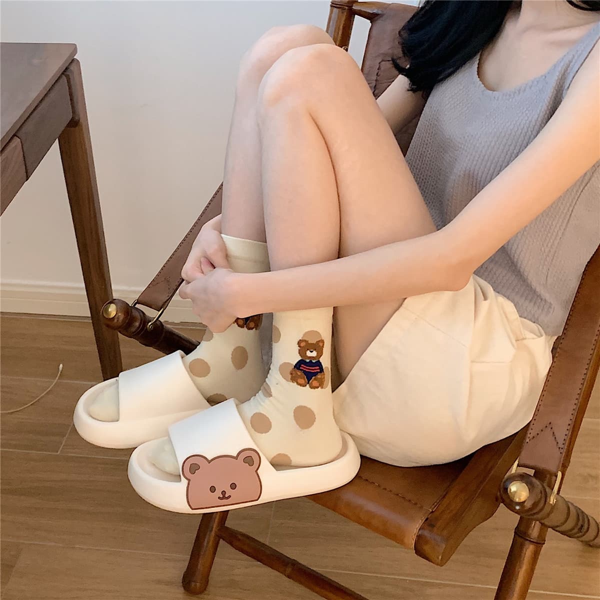 Ins Style Thick Sole Slippers for Indoor and Outdoor Use, Cloud-Like Comfort Unisex 5529cmx Jelly Slippers for Women