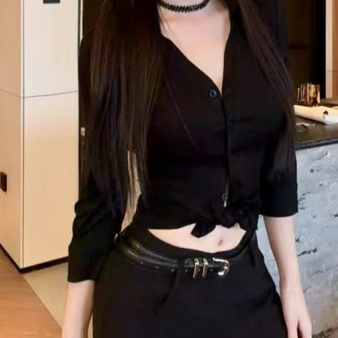 Pure and alluring slim-fitting three-quarter sleeve blouse for women, black or white.