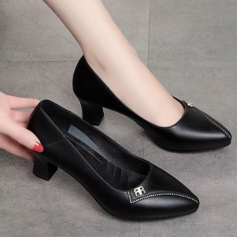 Mom's shoes single shoes soft sole women's spring and autumn comfortable pointed toe 2026 summer women's shoes mid-heel middle-aged and elderly casual leather shoes