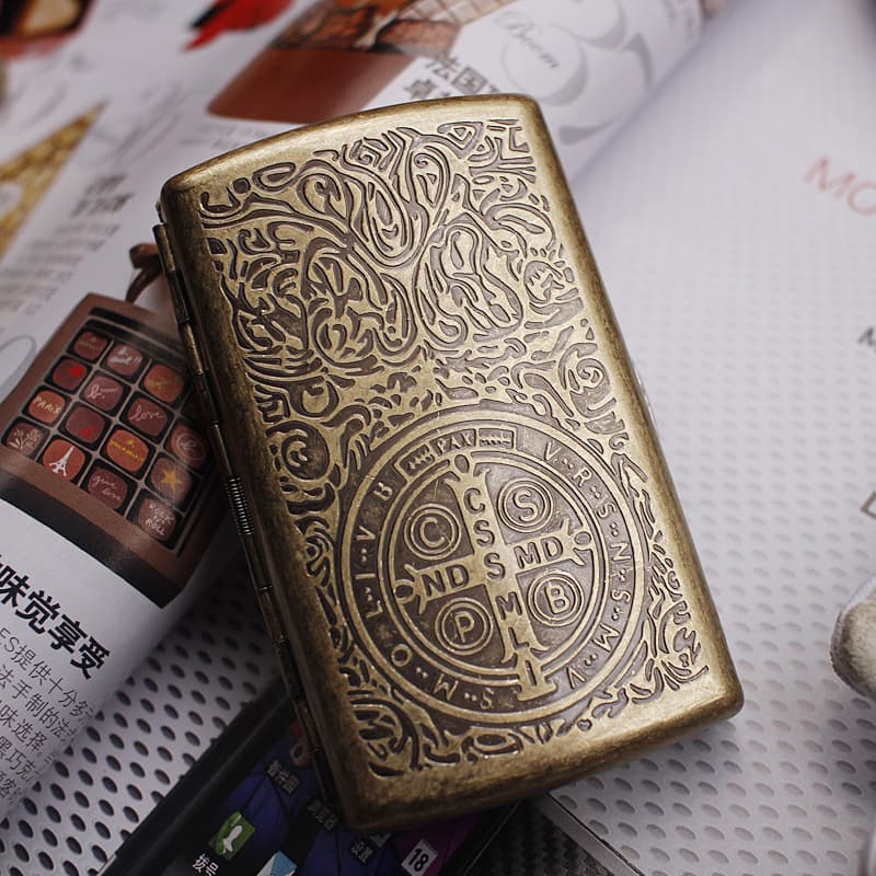 Cross-Border Wholesale Slim Cigarette Case 20-Pack Cigarette Case Clip Men and Women Slim Cigarette Case Ultra-Thin Creative Chinese Trend Cigarette Case