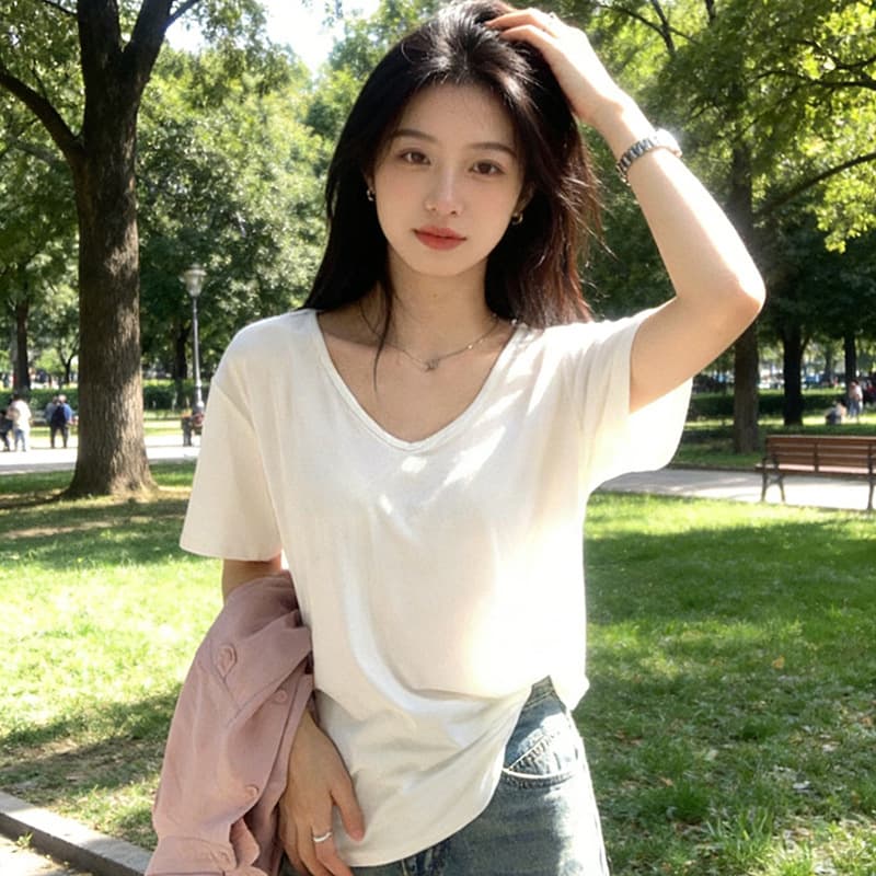 Versatile White Short-Sleeve T-Shirt for Women Summer 2026 New Loose Fit V-Neck White Top Basic Layering Tee