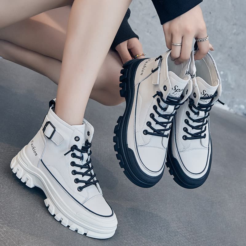 Casual high-top white sneakers for women, 2024 autumn/winter new style, Korean style, thick-soled Martin ankle boots, trendy and versatile.