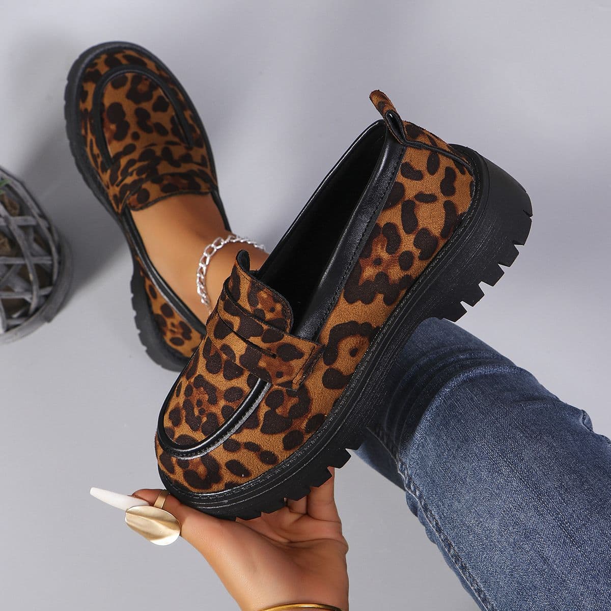 Foreign Trade Plus Size Loafers 2024 New Single Shoes British Style Fashion Single Shoes Temperament All-Match Suede Women's Shoes